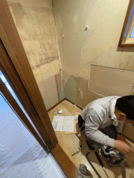 ホワイト系織物調のクロスでより空間を広く感じるトイレ 世田谷区S様邸 ホワイト系織物調のクロスでより空間を広く感じるトイレ 世田谷区S様邸